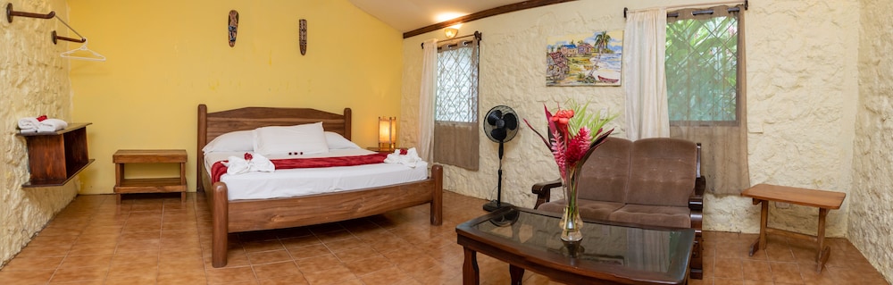 Atlantida Lodge 29/63