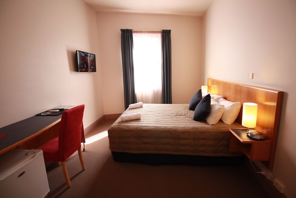 Central Hotel 12/55