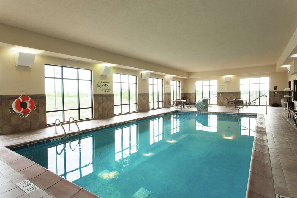 Hampton Inn Suites Ankeny 27/59