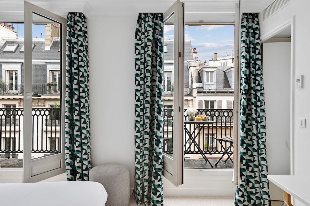 Elysees Opera Hotel 61/62