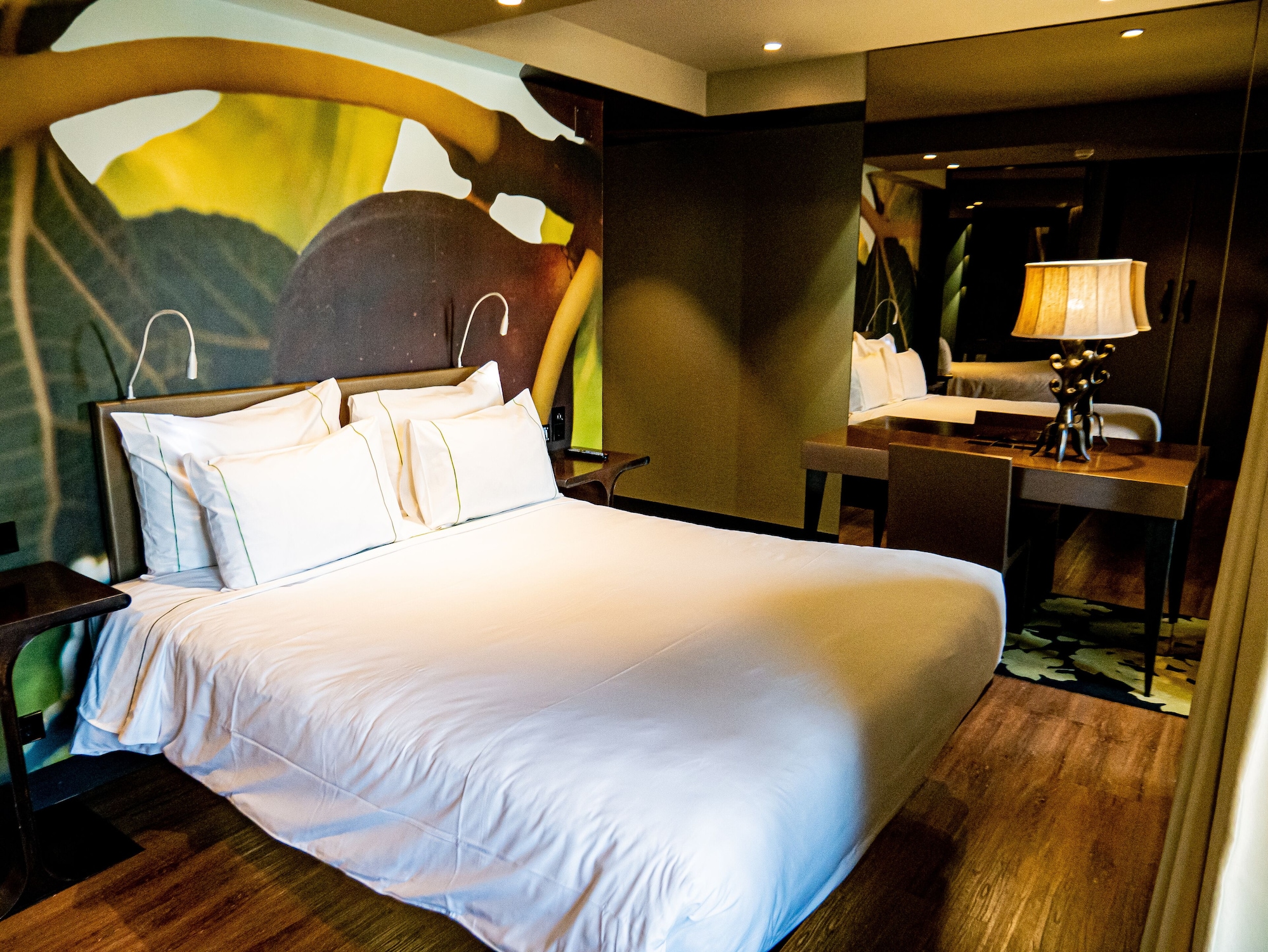 DELUXE, DOUBLE BED