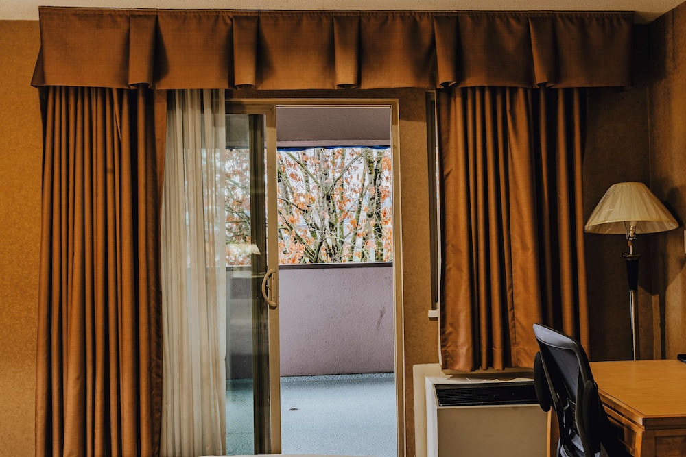 SureStay Plus by Best Western Coquitlam 42/50