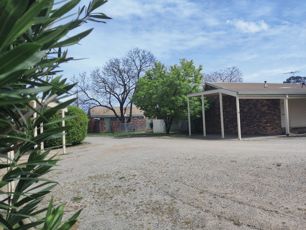 Belvoir Village Motel Apartments 2/57