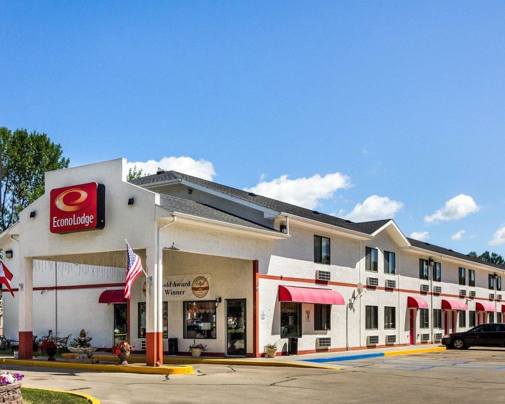 Econo Lodge Grand Forks near University 1/39