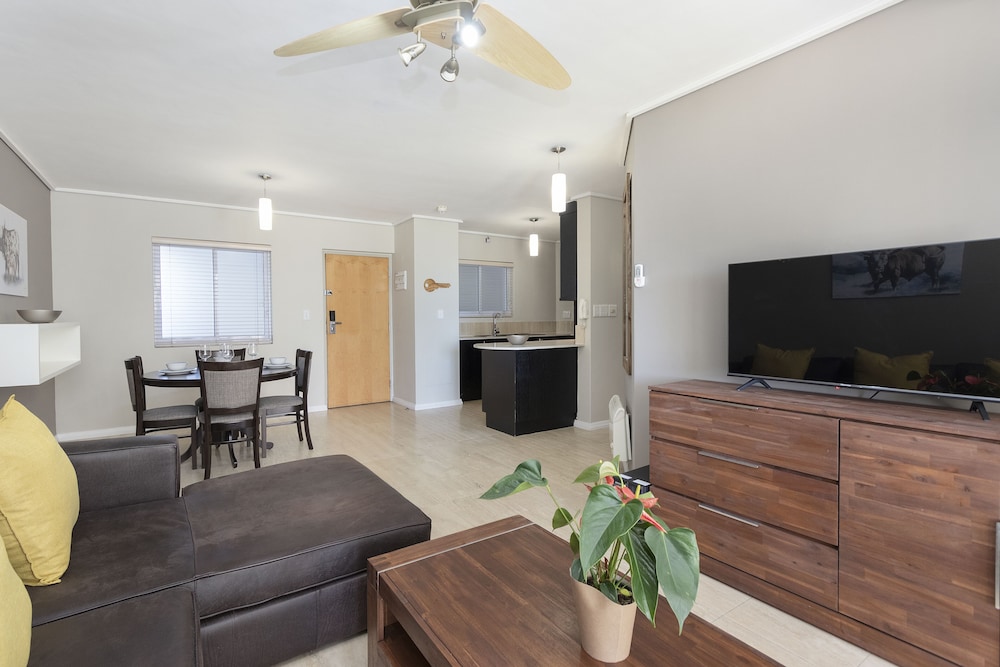 Luxury On The Beach Lagoon Beach 47/55