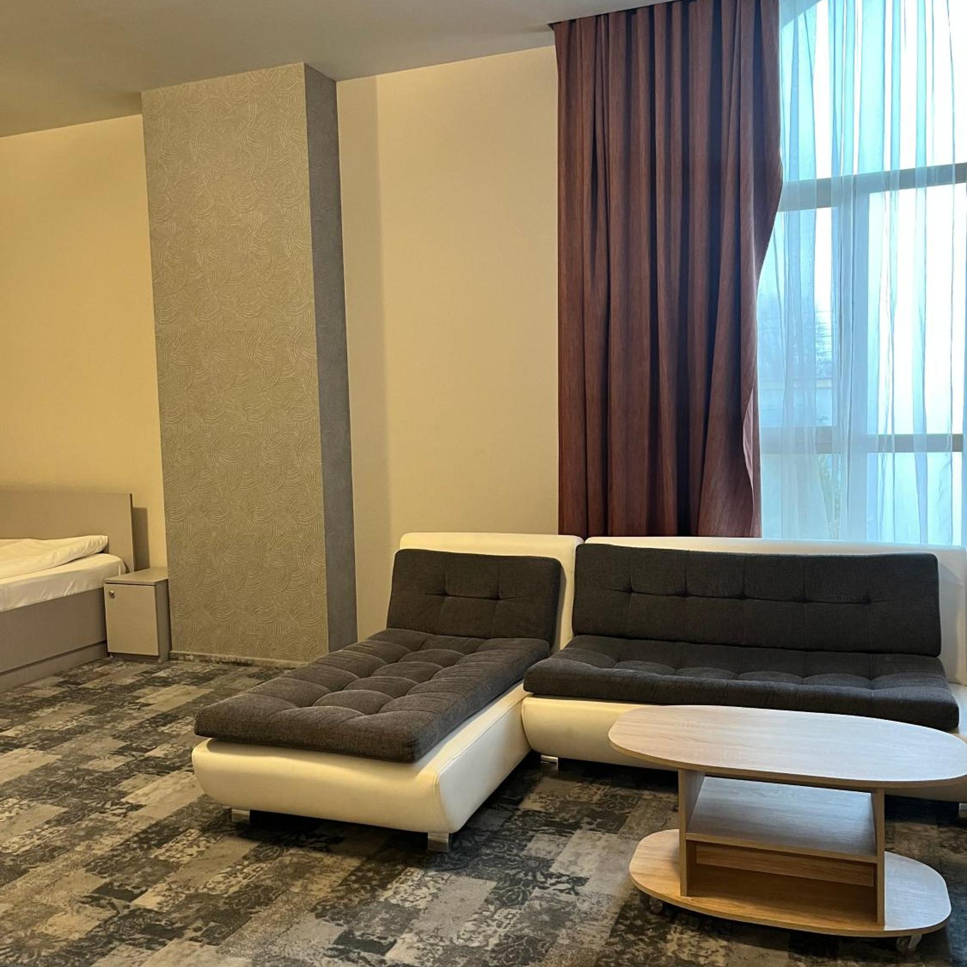 Albert Hotel 36/53