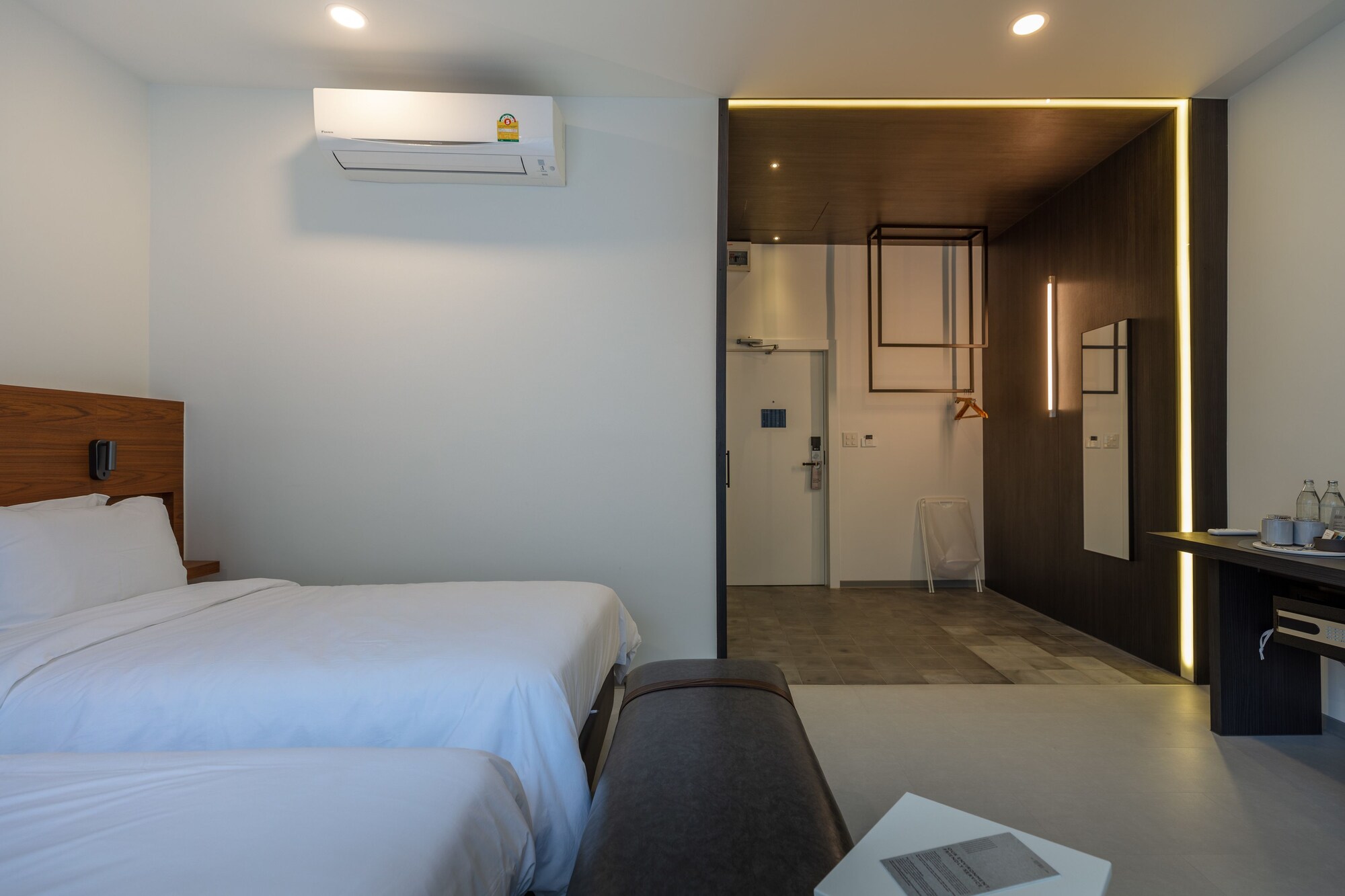 GRAND, DELUXE, TWIN BEDS