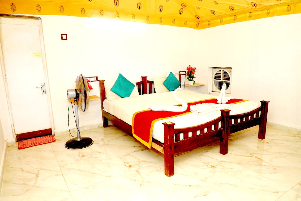 Sheesh Mahal Desert Camp 18/44