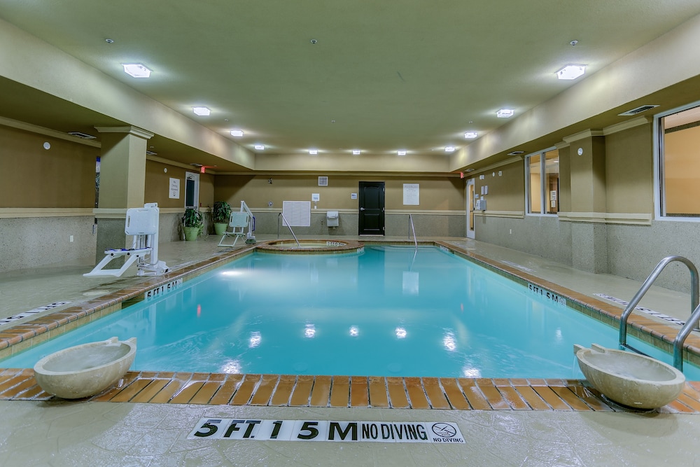 Holiday Inn Express Hotel And Suites Huntsville 3/65