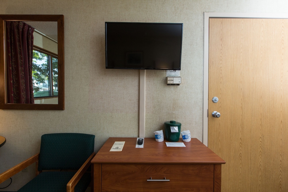 Commodores Inn 35/50