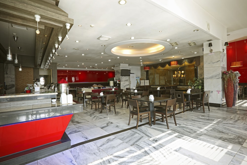 Metro Tourist Hotel 28/31