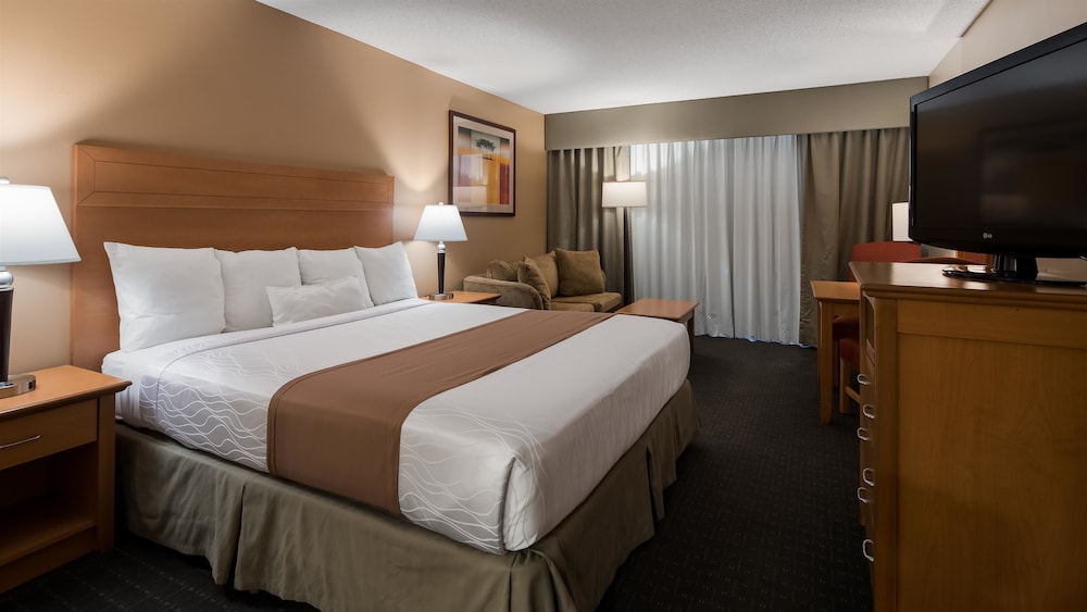 Best Western Plus Palm Desert Resort 13/43