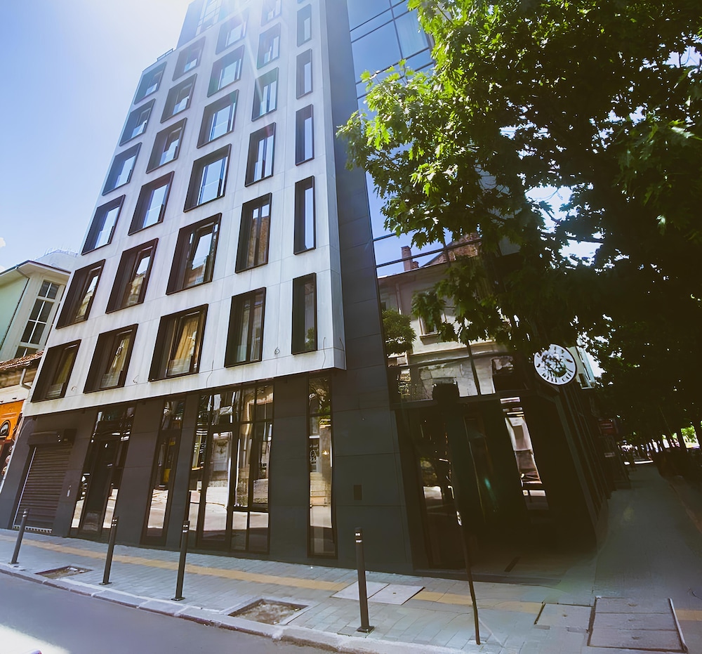 B1 Downtown Hotel 3/54