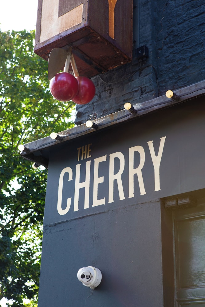 The Cherry Rooms 4/45