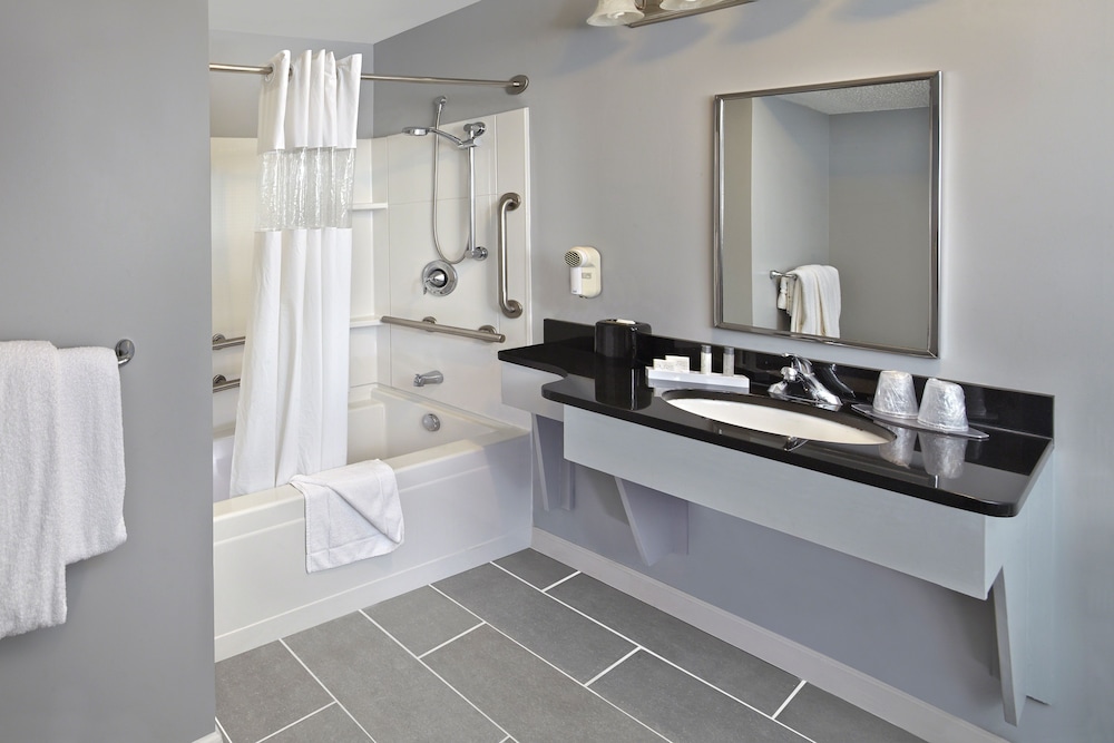New Haven Village Suites 8/34