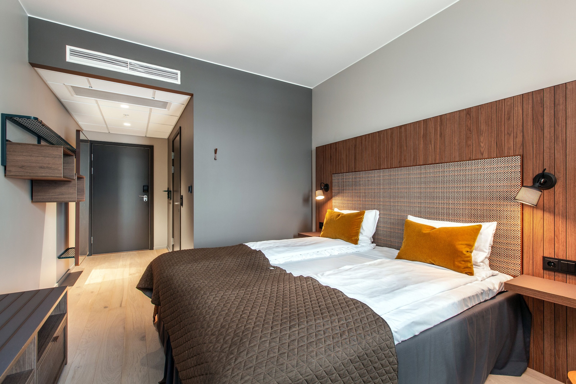 Family, Twin Beds, Sofa