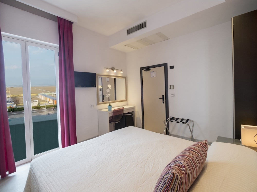 Hotel Levante Rimini 30/72
