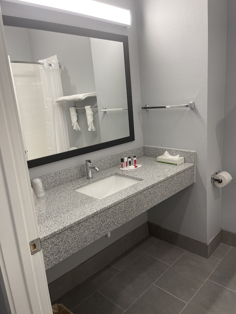 Days Inn by Wyndham Zachary LA 30/37