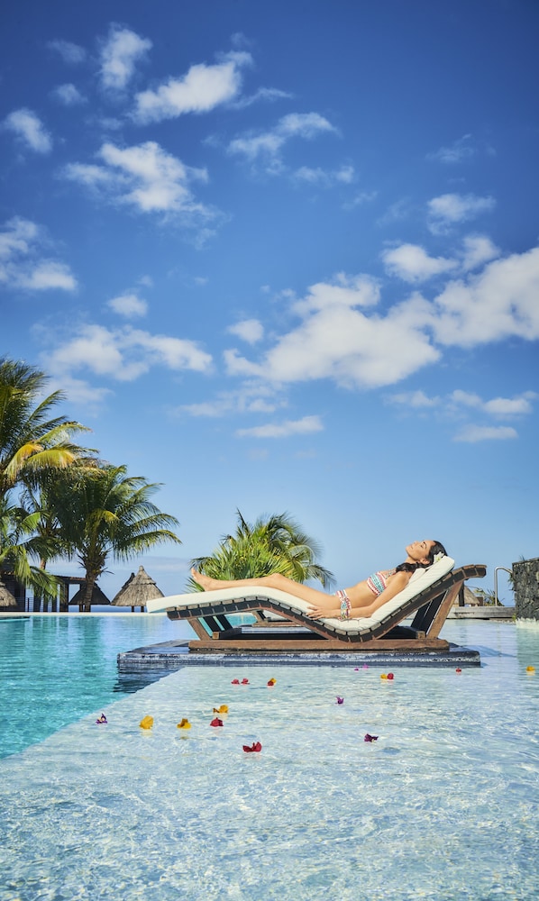 Palm Hotel And Spa in PETITE-ILE