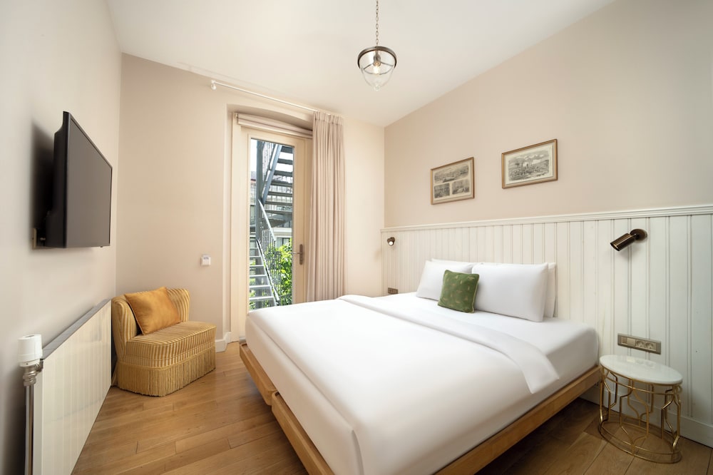 1 BEDROOM, APARTMENT, CITY VIEW, BALCONY