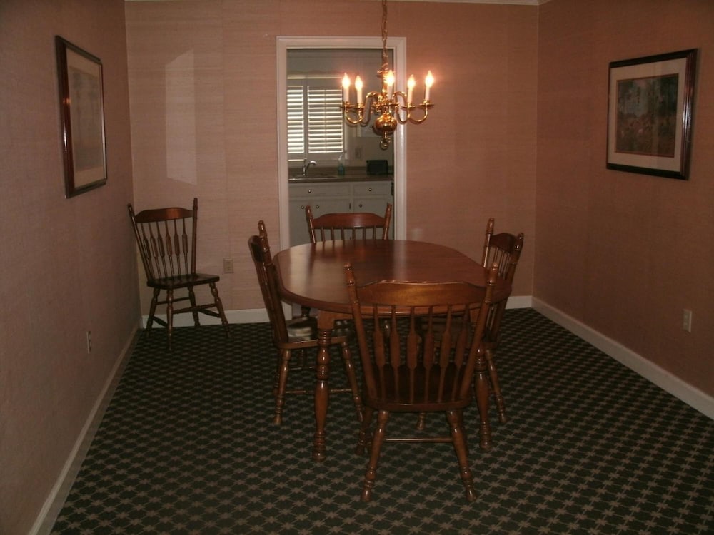 Merry Acres Inn 22/50