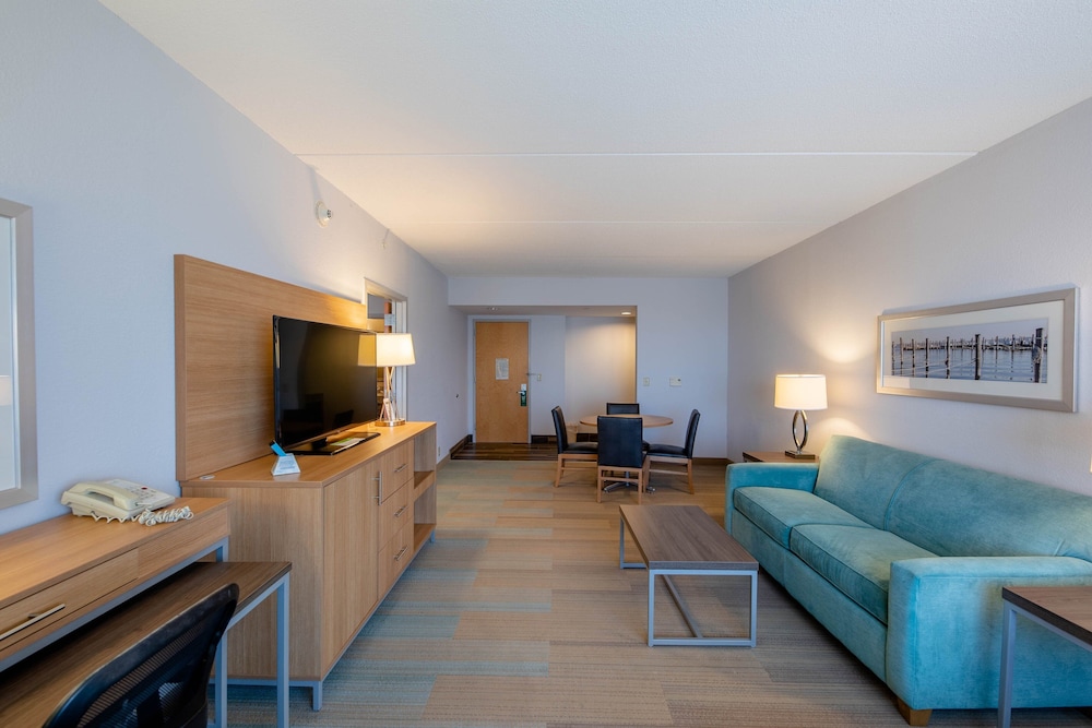 Holiday Inn Manahawkin/Long Beach Island 46/73