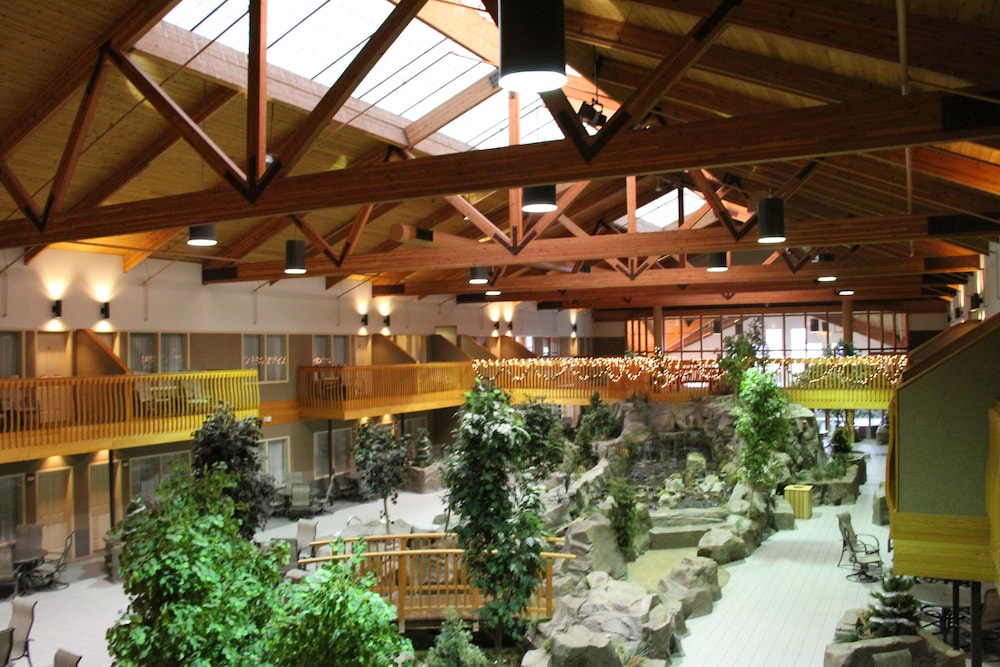 C Mon Inn Hotel Suites 9/46