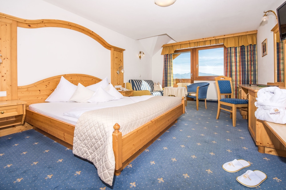 COMFORT, QUEEN BED, BALCONY