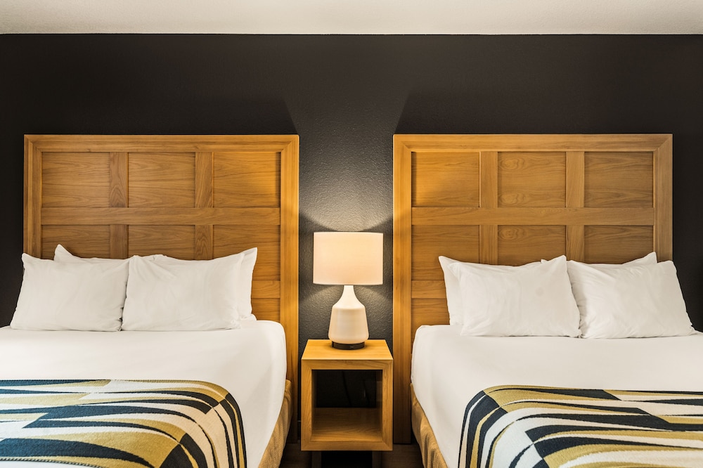 Oxford Suites Redding 23/64