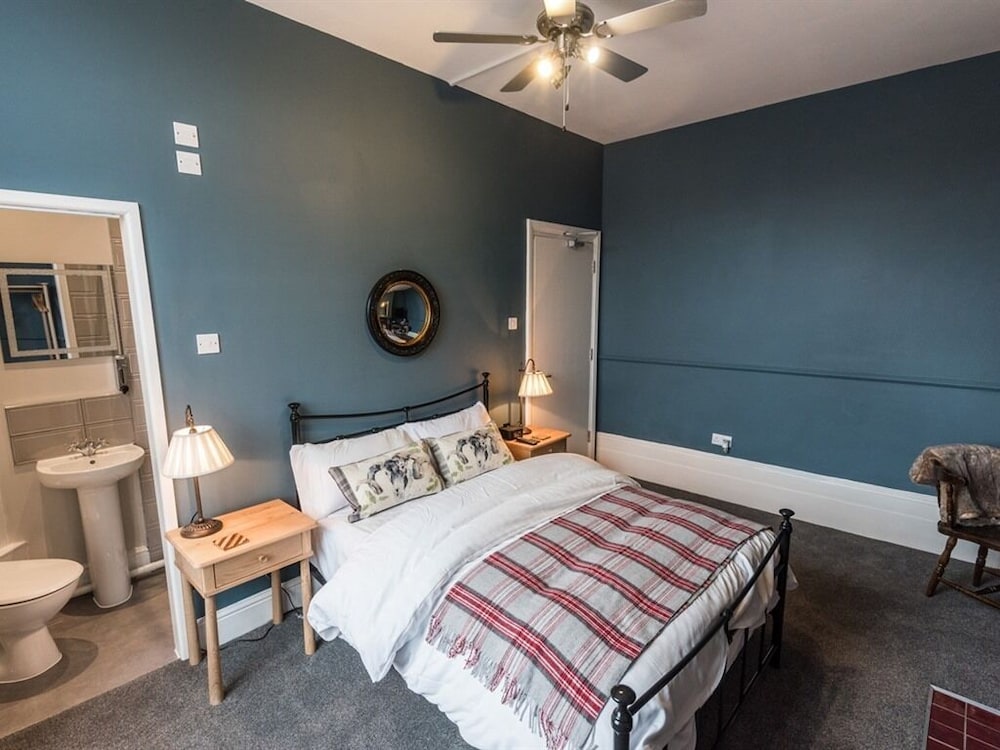 Summerfield Pub & Boutique Rooms 9/21