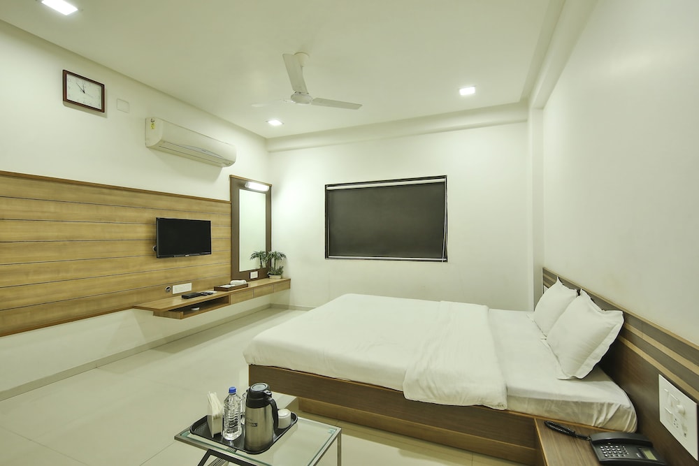 EXECUTIVE, SUITE