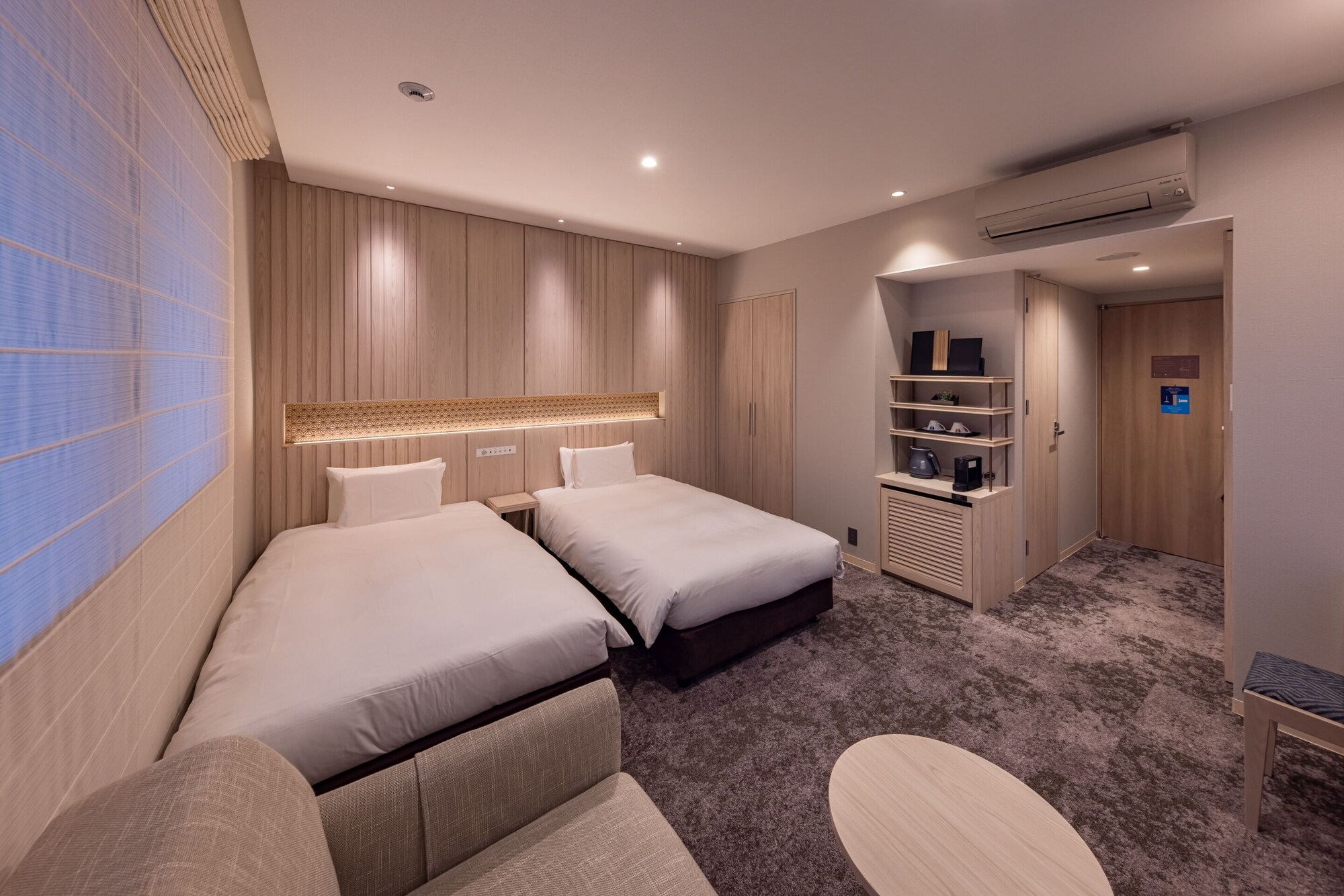 PREMIER, TWIN BEDS