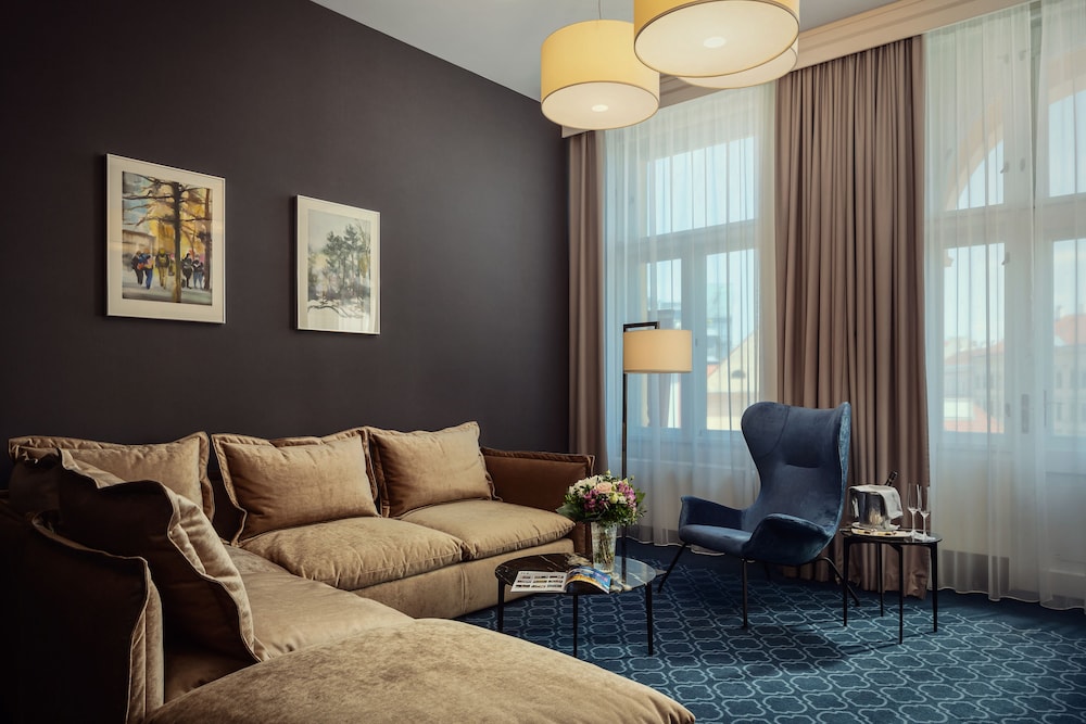 Kings Court Hotel 33/50