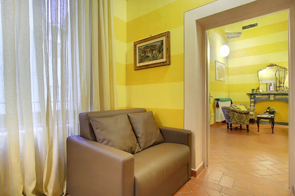 Puccini Apartments 24/50