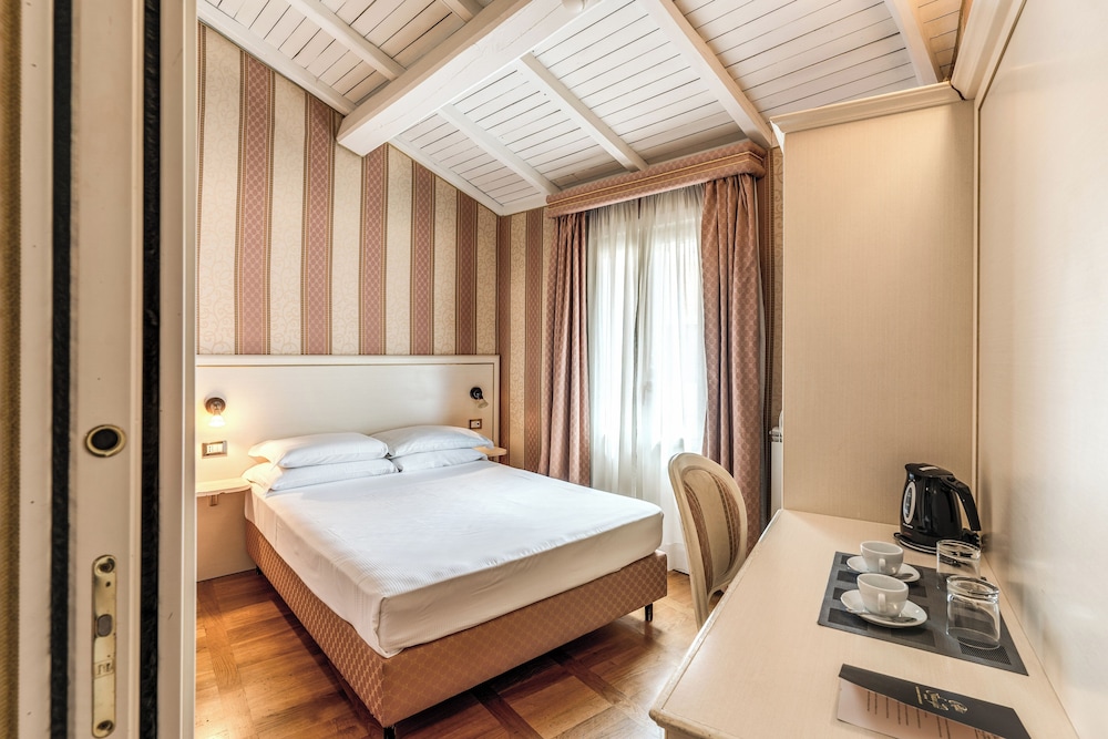 Relais Fontana di Trevi 19/64