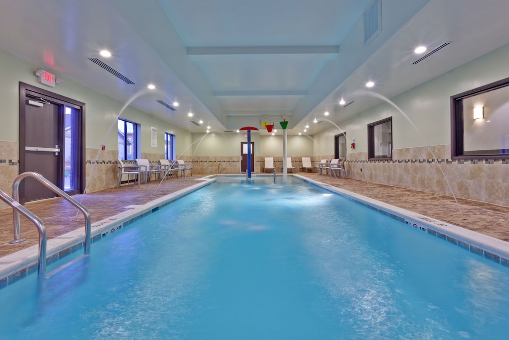 Holiday Inn Express Hotel Suites New Philadelphia 3/66