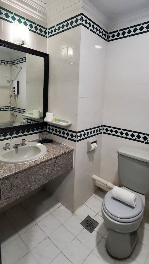 Leisure Cove Hotel Apartments 49/50