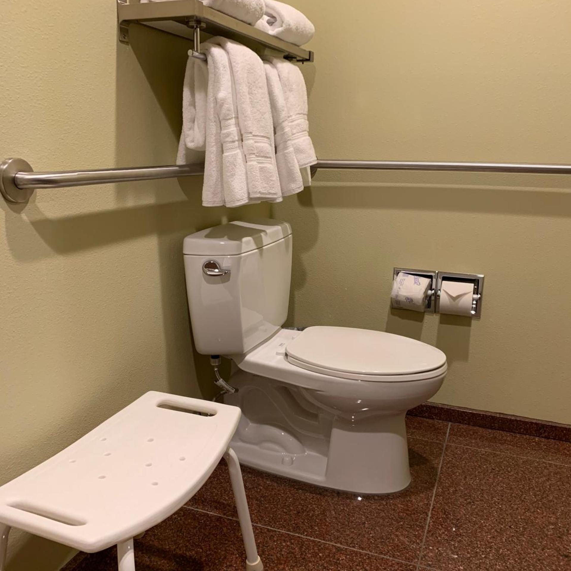 Room, Queen Bed, Sofa, Bathtub, Accessible, Best Western Snowcap Lodge 2/6