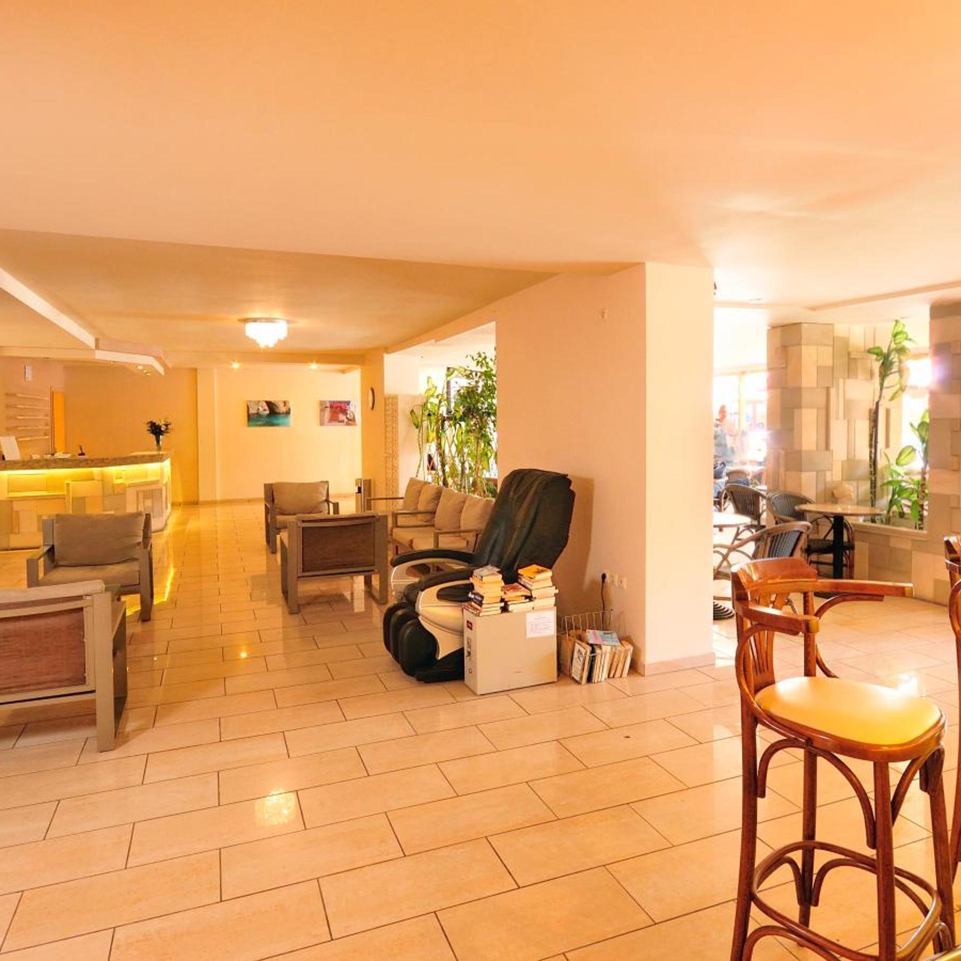 CARINA HOTEL 24/34