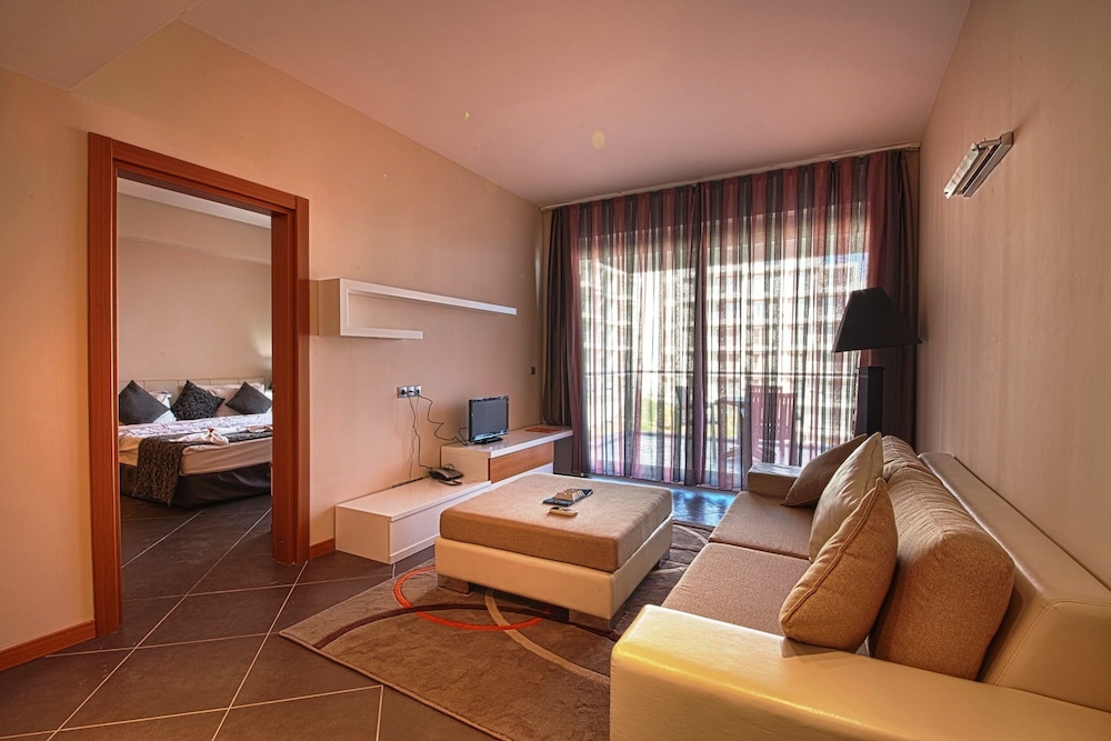 Karya Family Resort 63/88