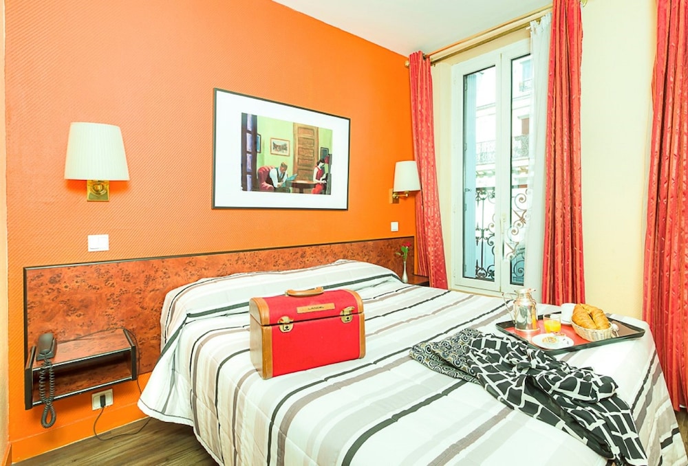 ROOM, DOUBLE BED