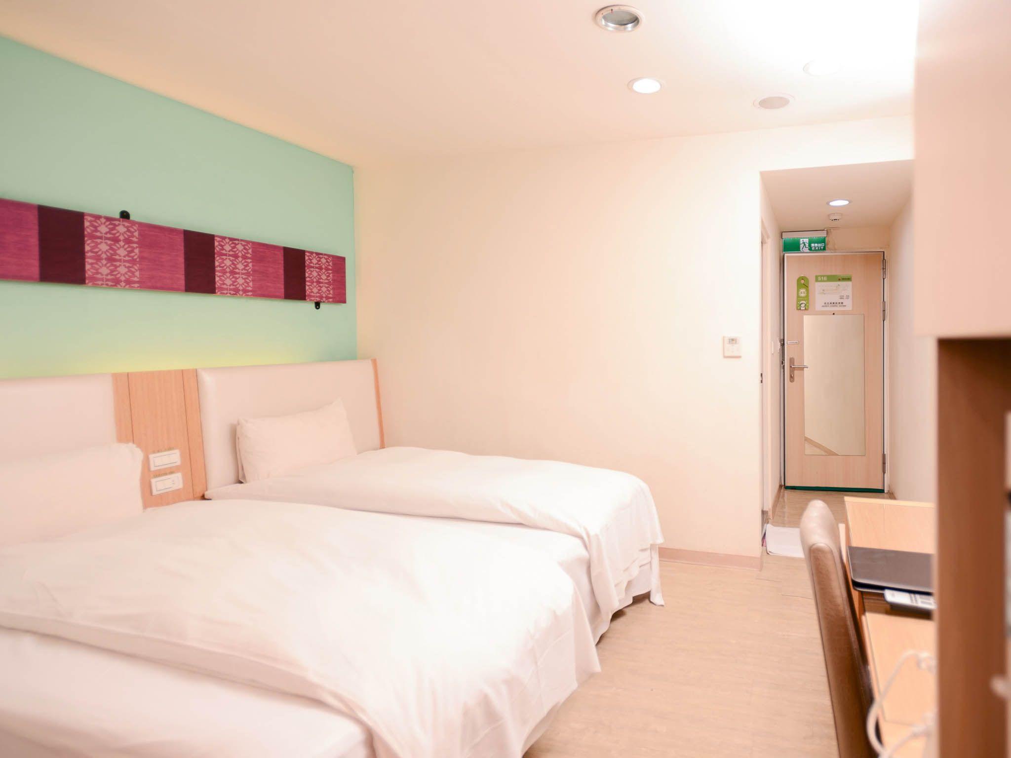 Standard, Triple, i-Deal Hotel 2/2