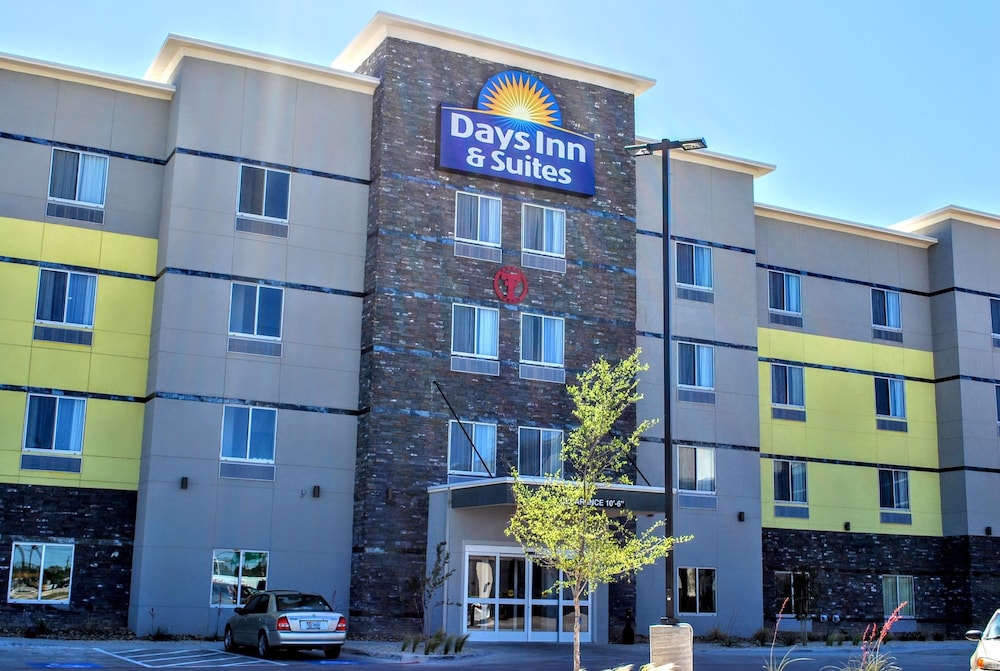 Days Inn & Suites by Wyndham Lubbock Medical Center 1/54