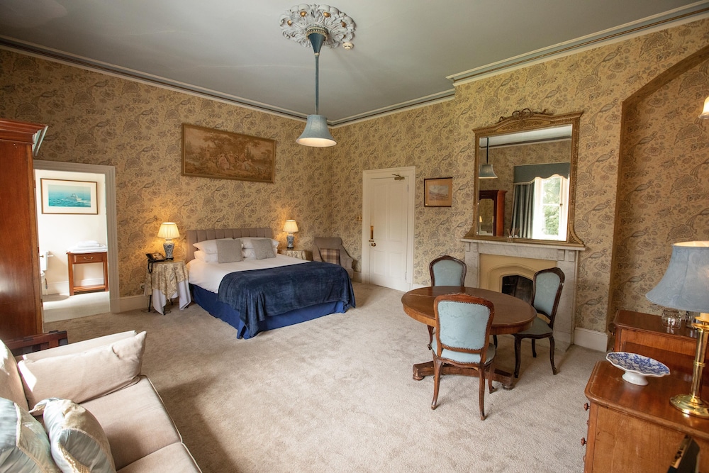 Grafton Manor 12/42