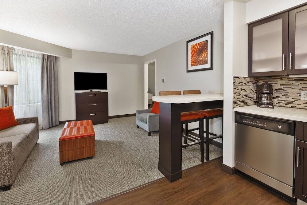 Staybridge Suites Detroit-Utica 46/58