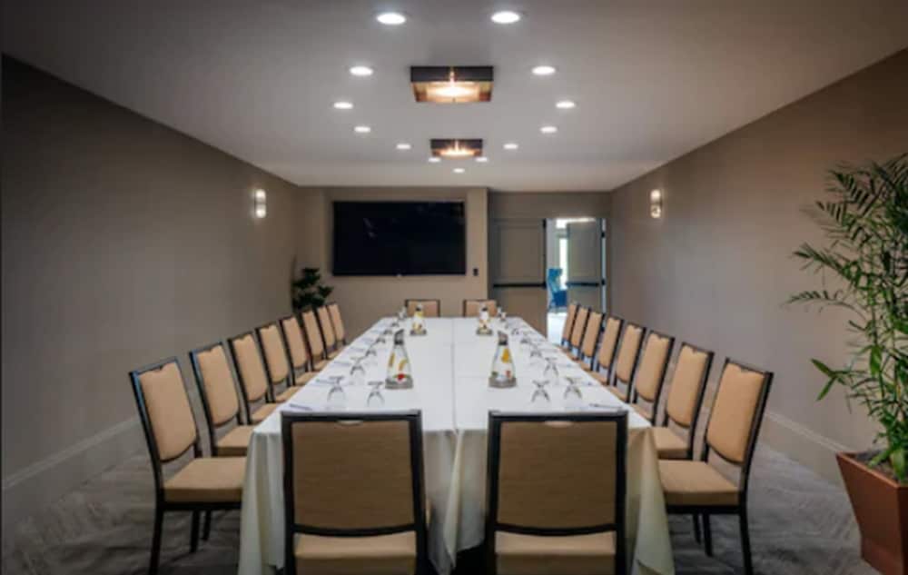Toll House Hotel Los Gatos, Tapestry Collection by Hilton 44/50