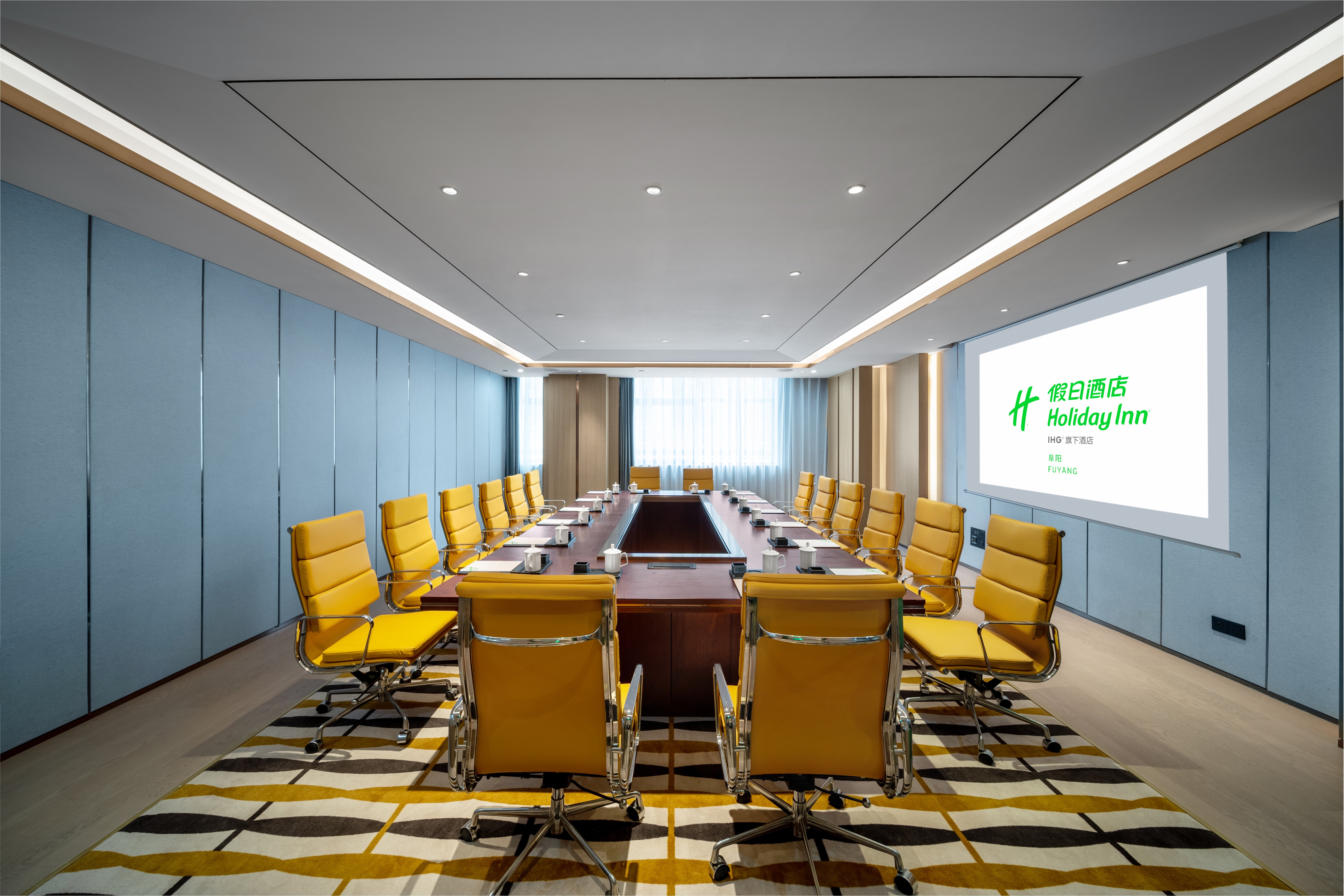 Holiday Inn Fuyang 64/75