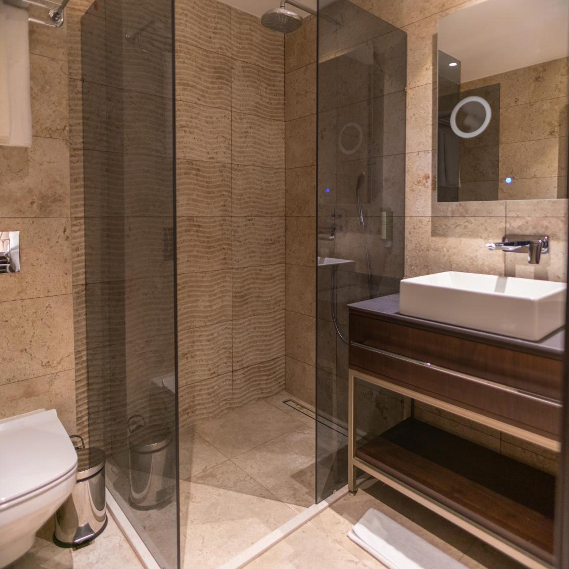 Emery Hotel Pristina 47/50