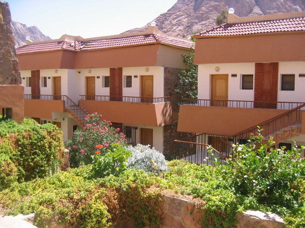 Catherine Plaza 45/48