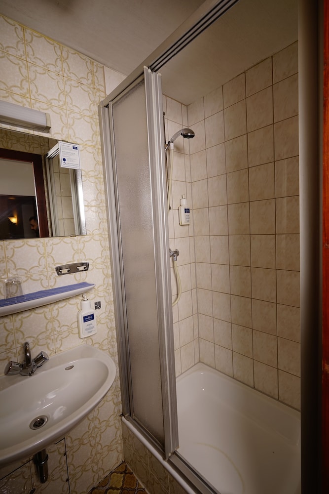 MD-RABE'S HOTEL KIEL 38/49